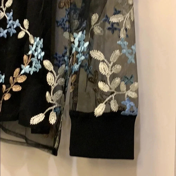 Elie Tahari Sheer Embroidered Top Val Floral Blouse Size Large New - Picture 5 of 12
